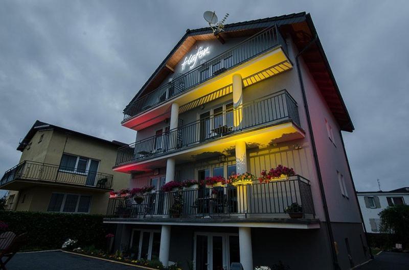 Pokoje Goscinne Hafen Guesthouse - Władysławowo エクステリア 写真